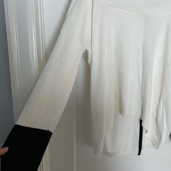 Beautiful Off The Shoulder Long Sleeve - Picture 3 of 7